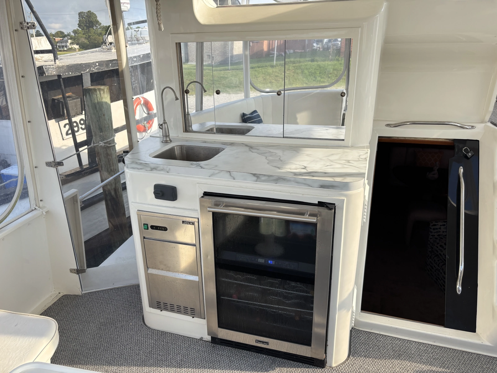 1995 Ocean Cockpit Motor Yacht