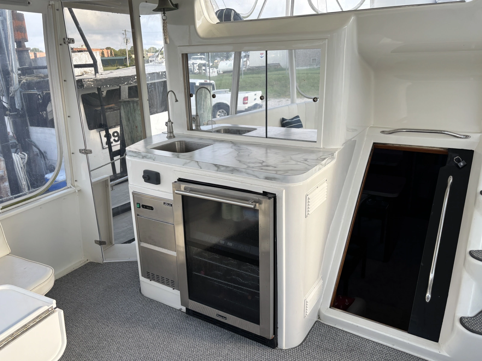 1995 Ocean Cockpit Motor Yacht