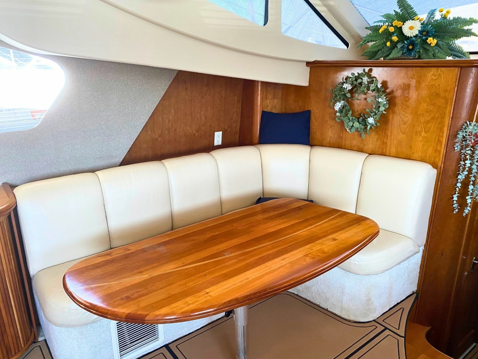 2003 Silverton 39 Motor Yacht