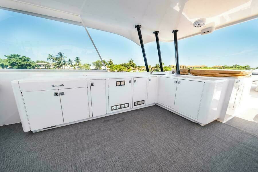 Stbd. Side Flybridge Bar   