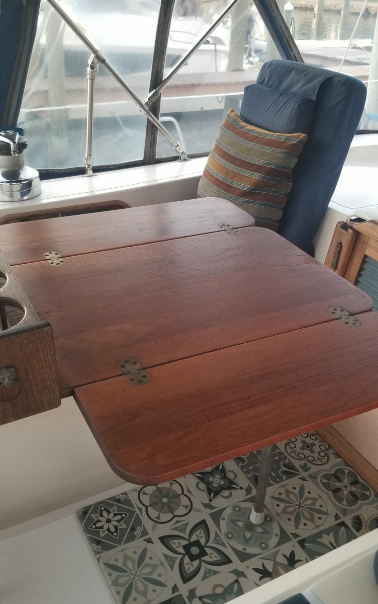 Cockpit Table