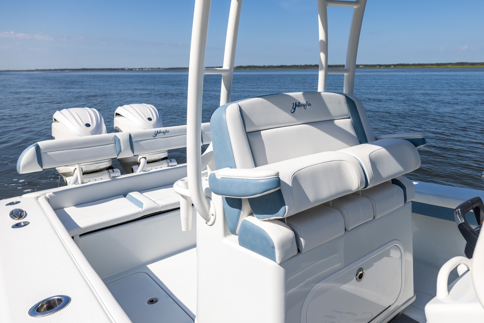 2025 Yellowfin 26 Hybrid