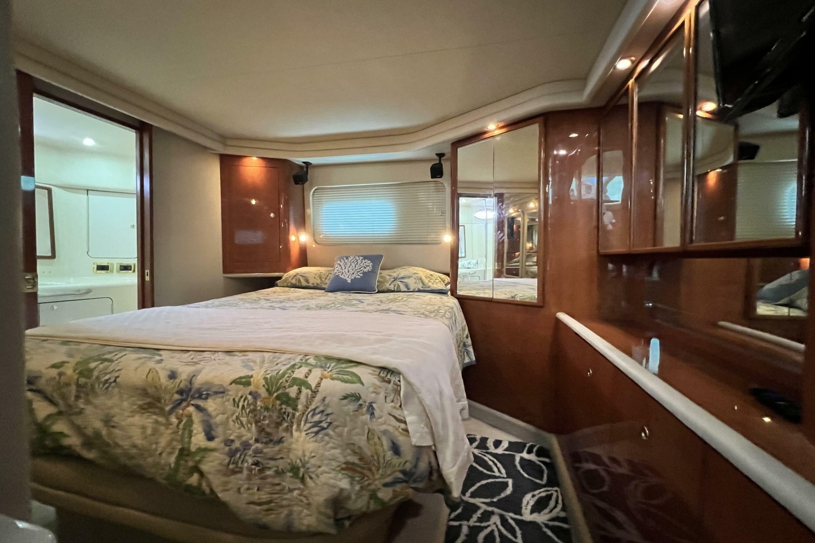1999 Sea Ray 420 Aft Cabin
