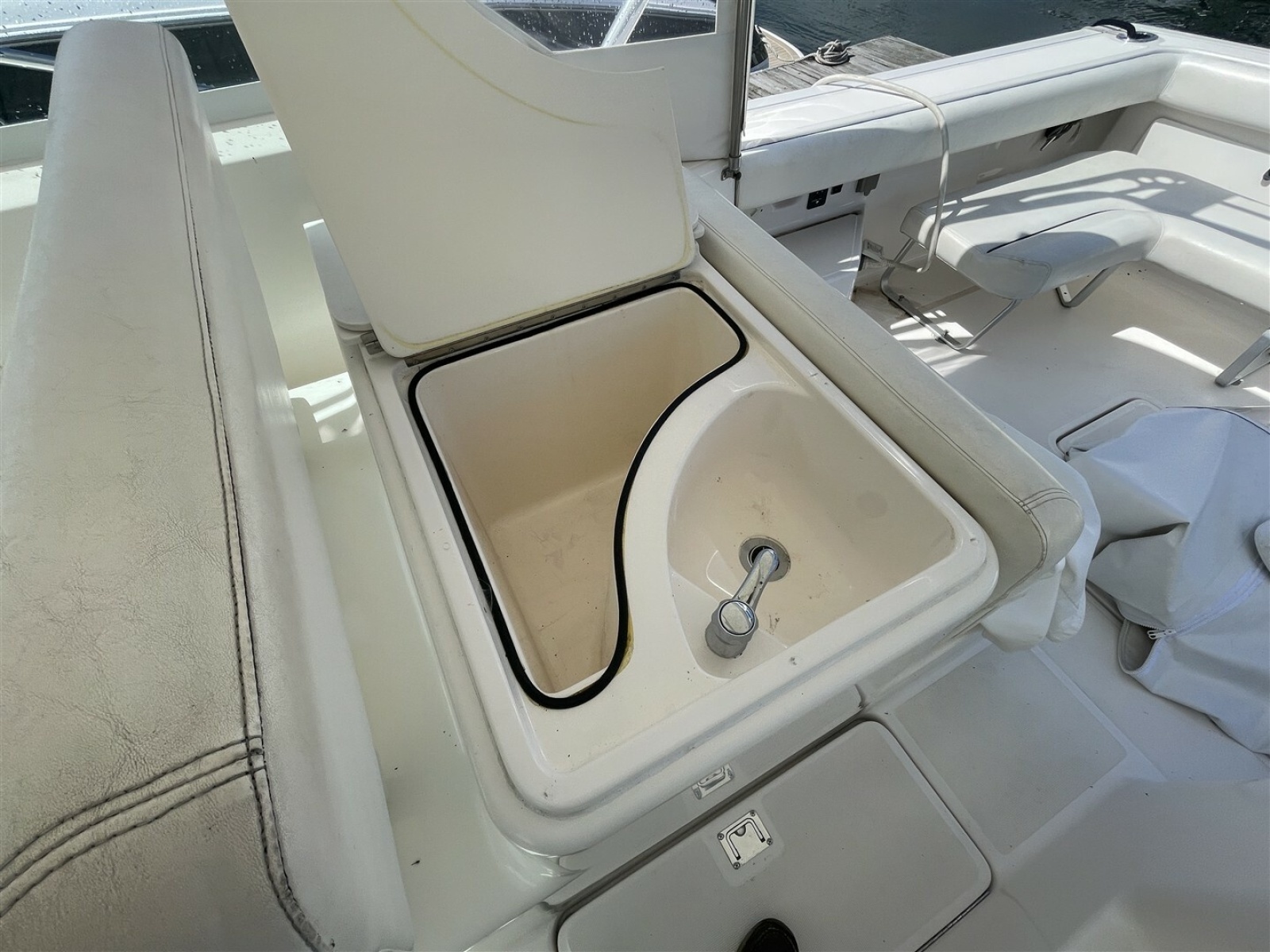 2000 Tiara Yachts 2900 Coronet Harbor Edition