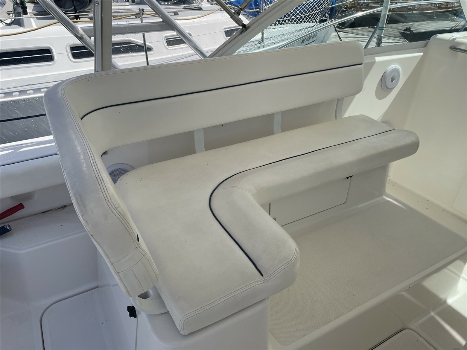 2000 Tiara Yachts 2900 Coronet Harbor Edition