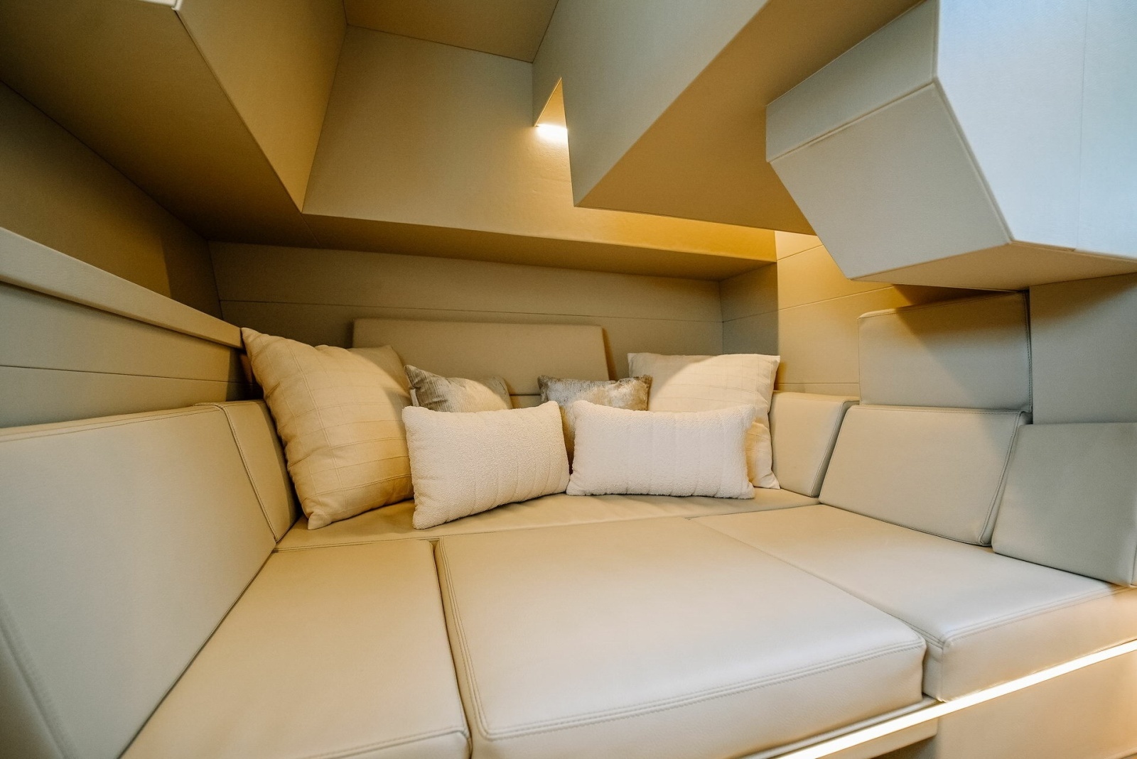 2027 Focus Motor Yachts 3X