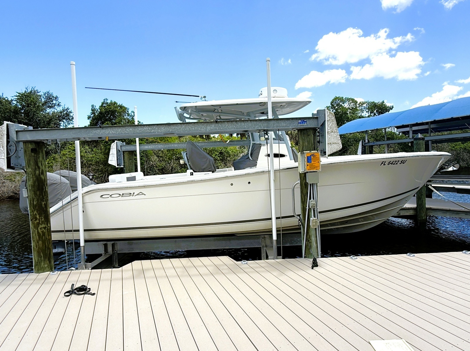 2021 Cobia 280CC