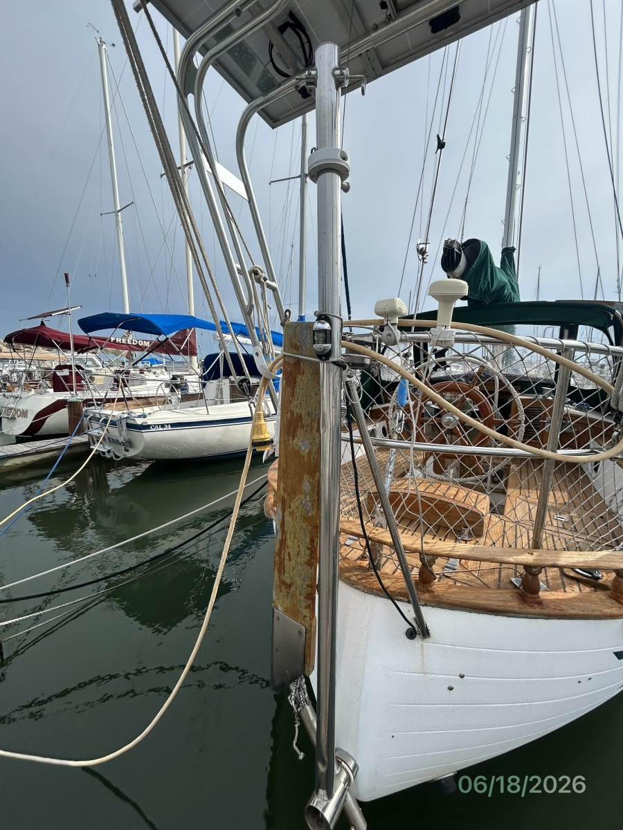 37' Tayana self steering system