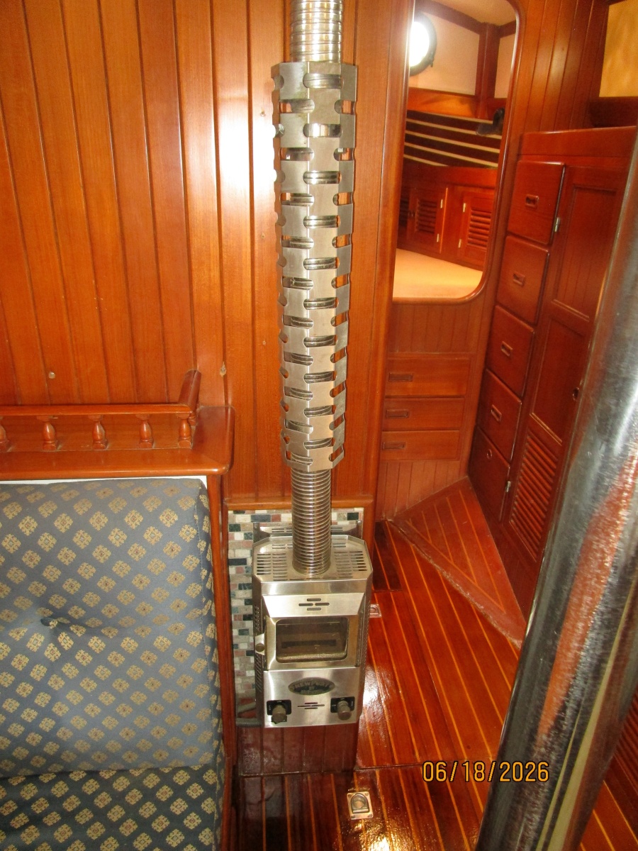 37' Tayana salon heating system