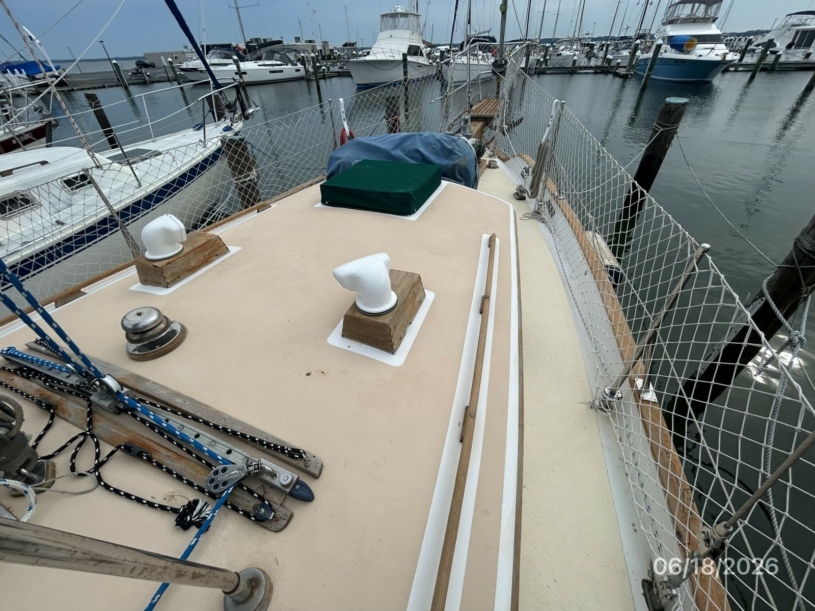 37' Tayana foredeck4