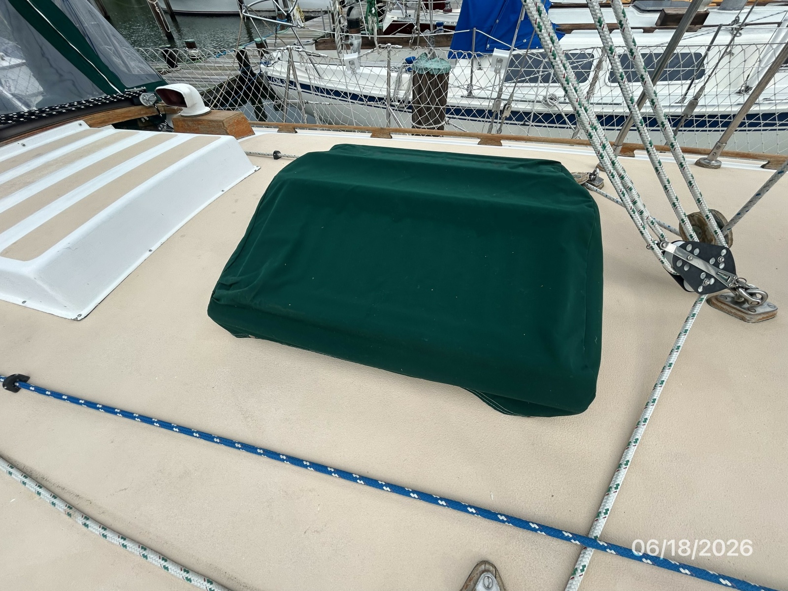 37' Tayana mid deck hatch covered