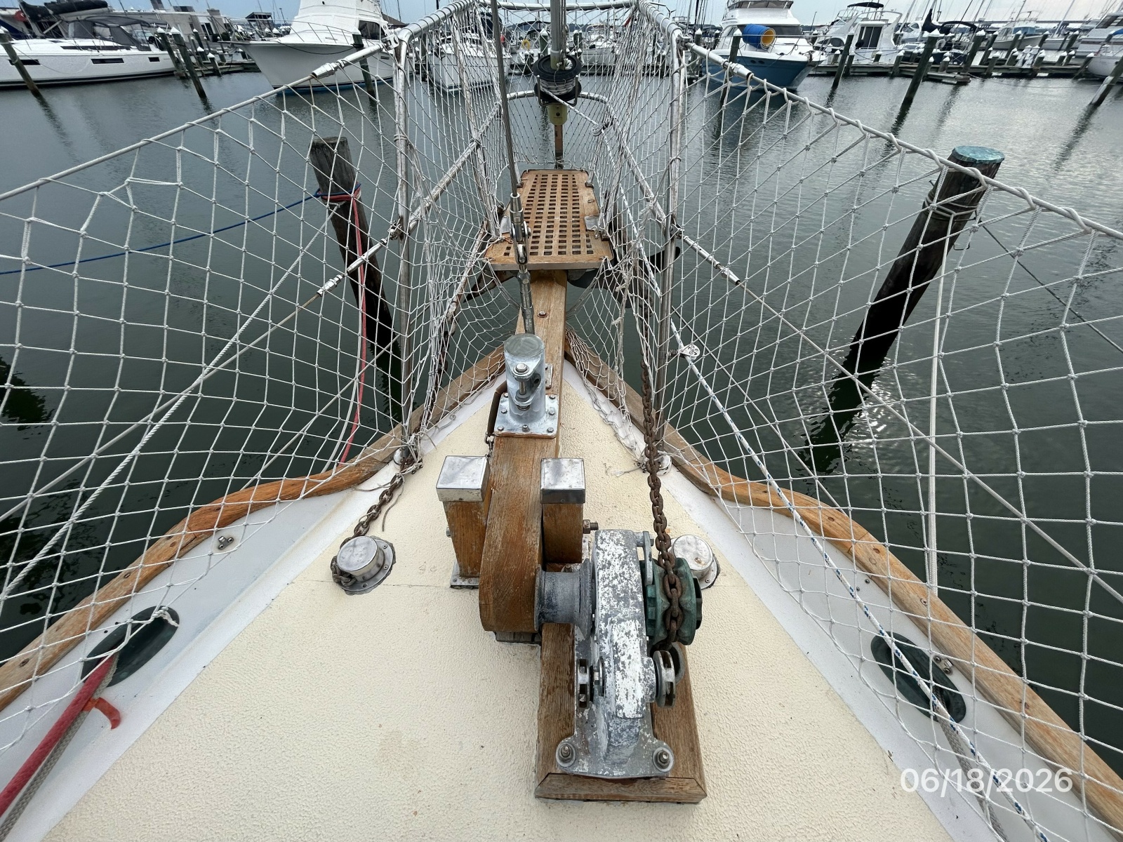 37' Tayana anchor windlass1