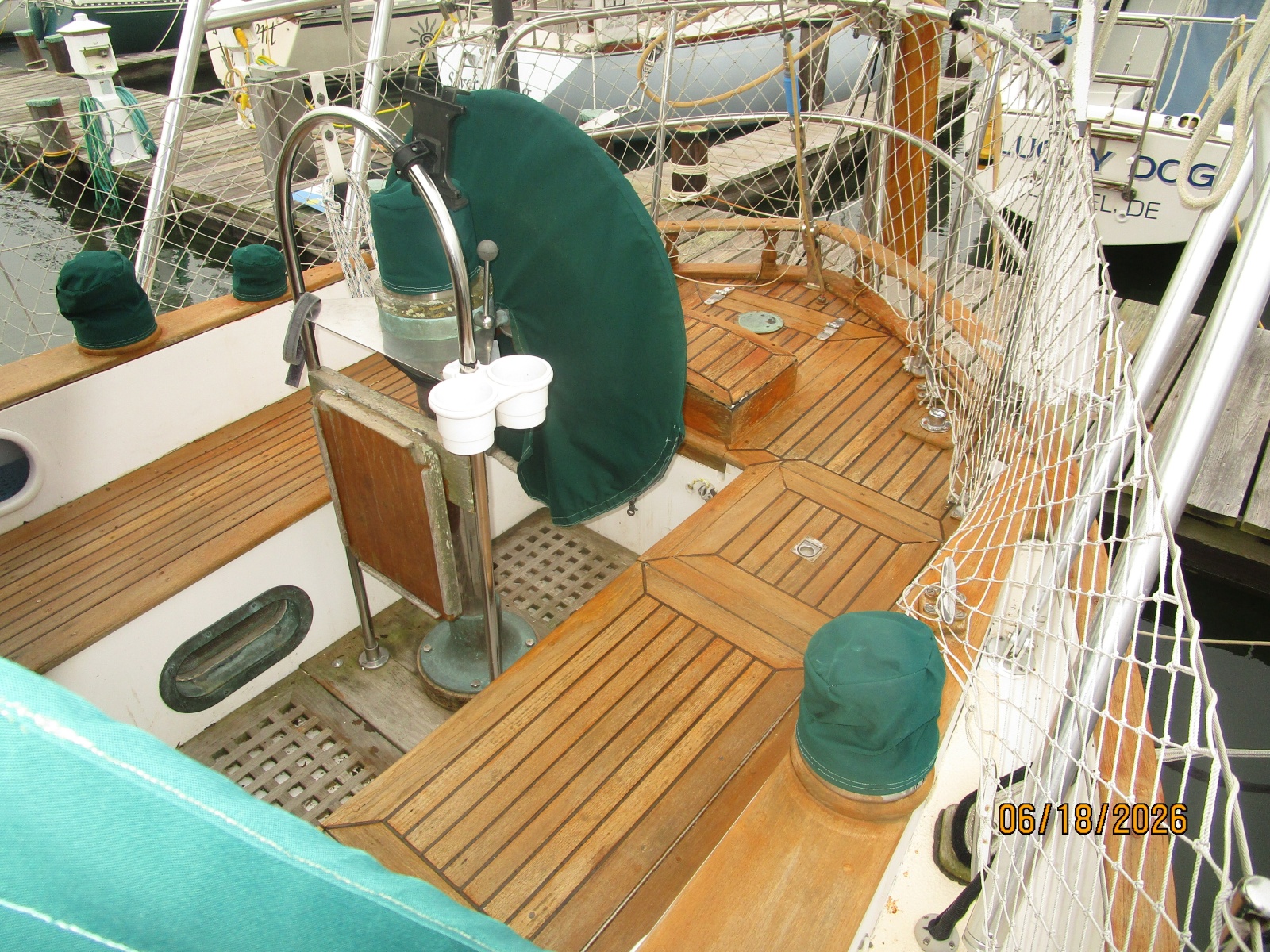 37' Tayana cockpit2