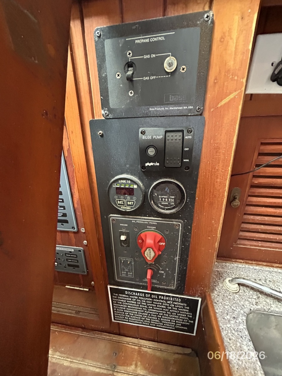 37' Tayana electrical panel2