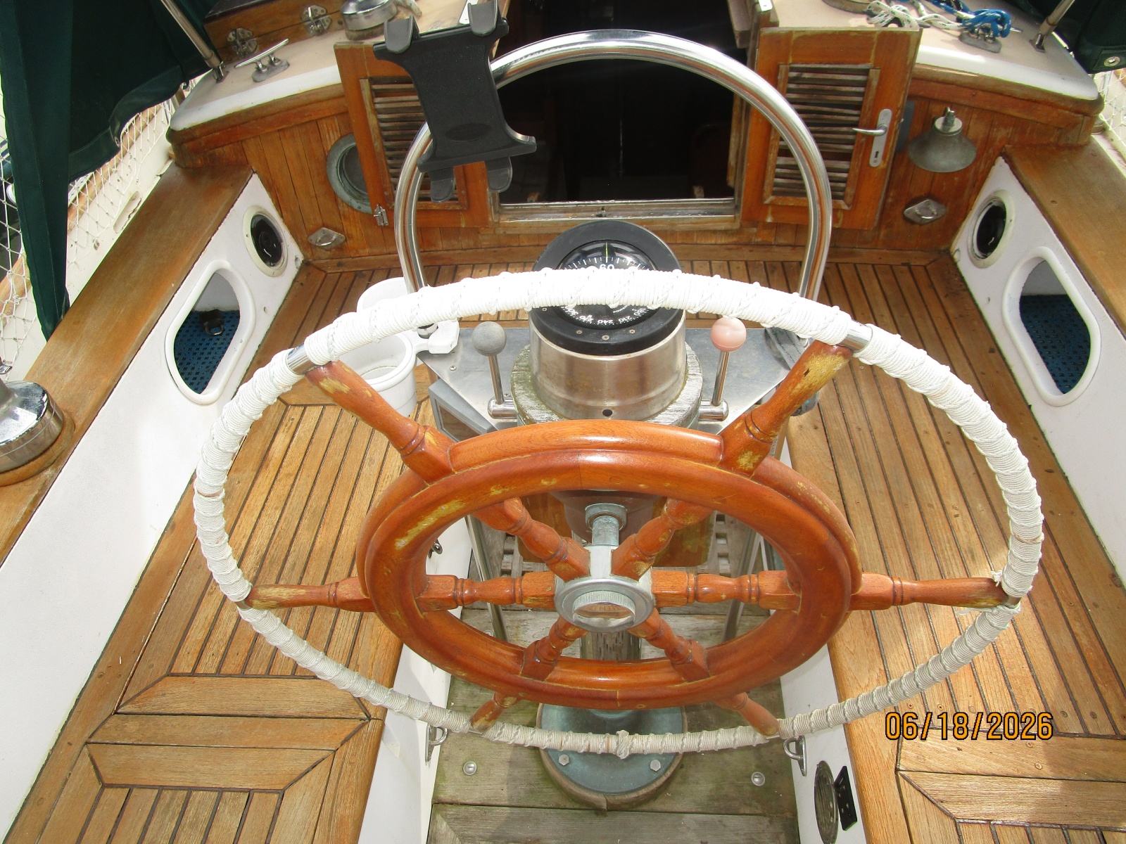 37' Tayana cockpit helm