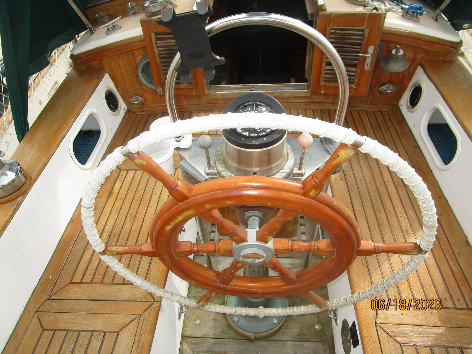 37' Tayana cockpit helm