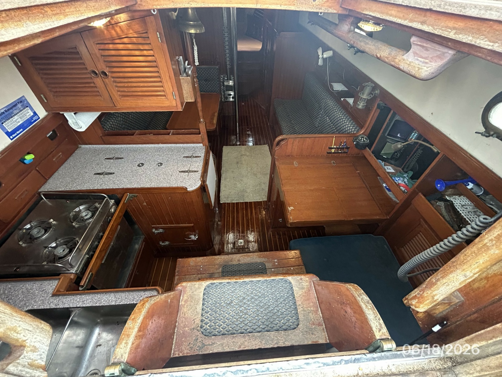 37' Tayana salon forward