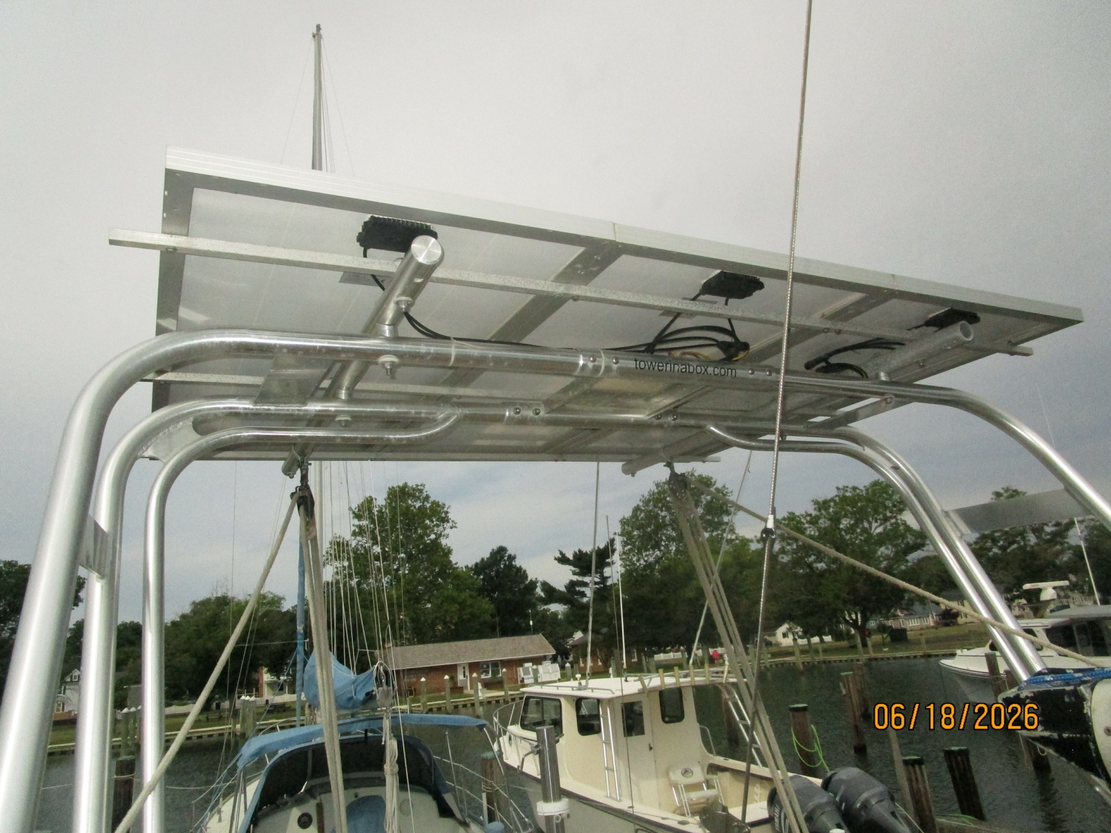 37' Tayana solar panels
