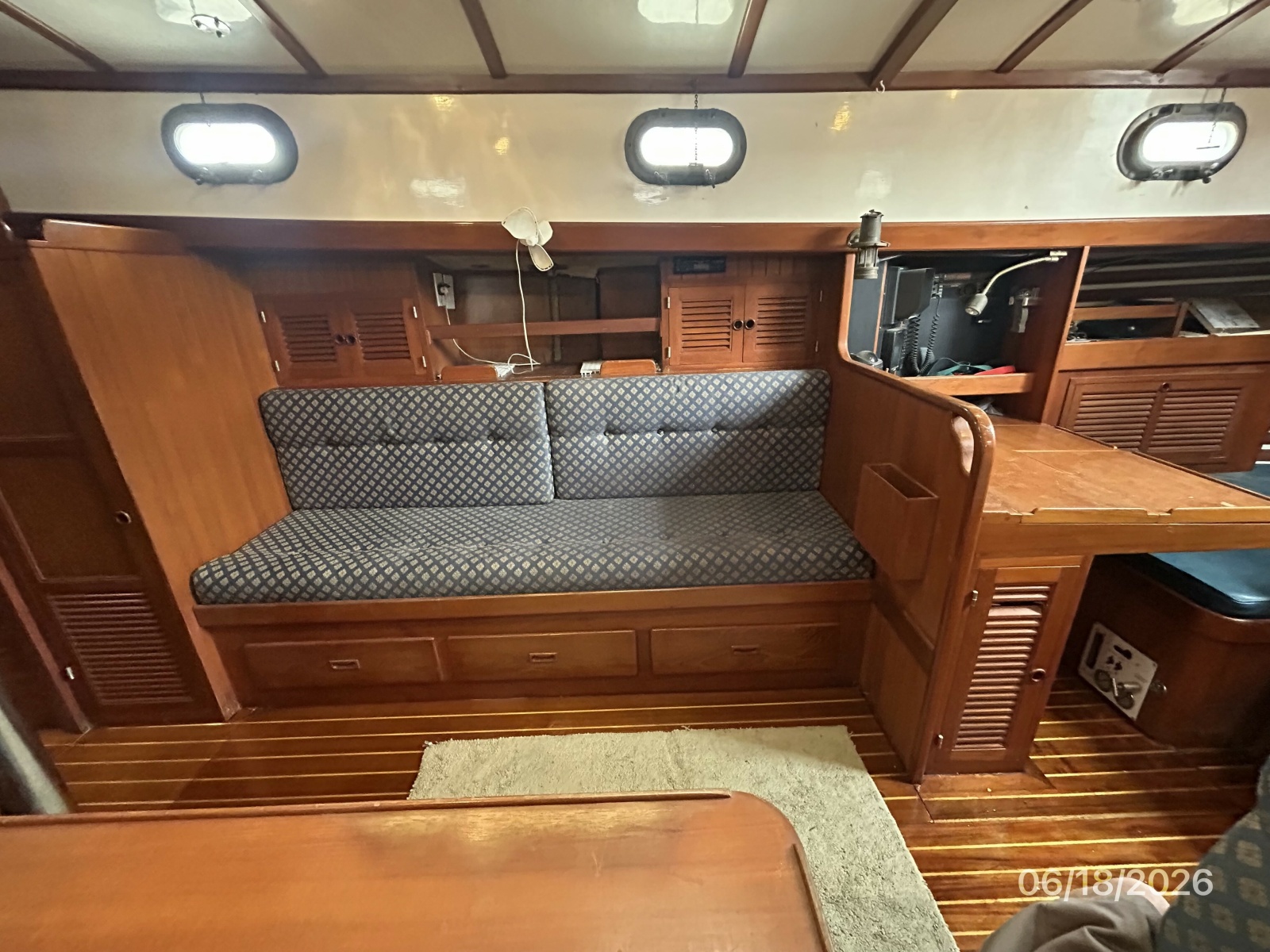 37' Tayana salon starboard
