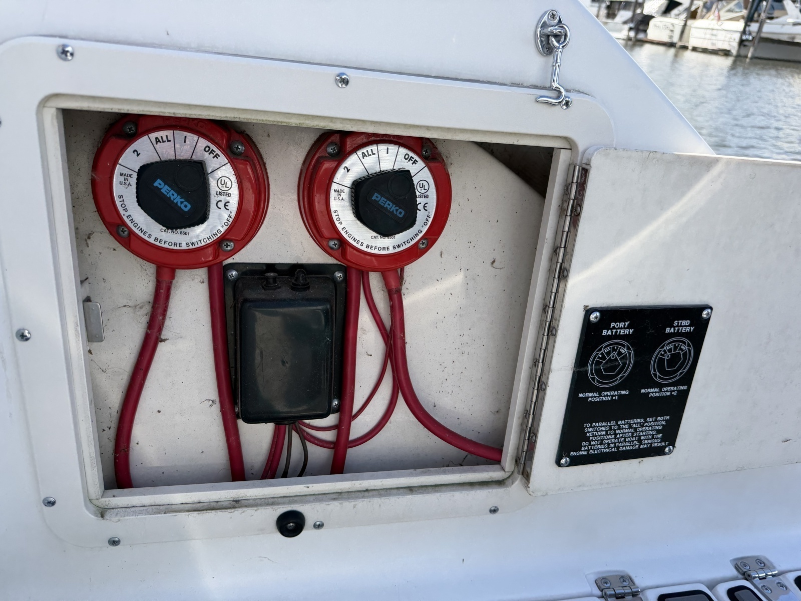1999 Boston Whaler 26 Outrage