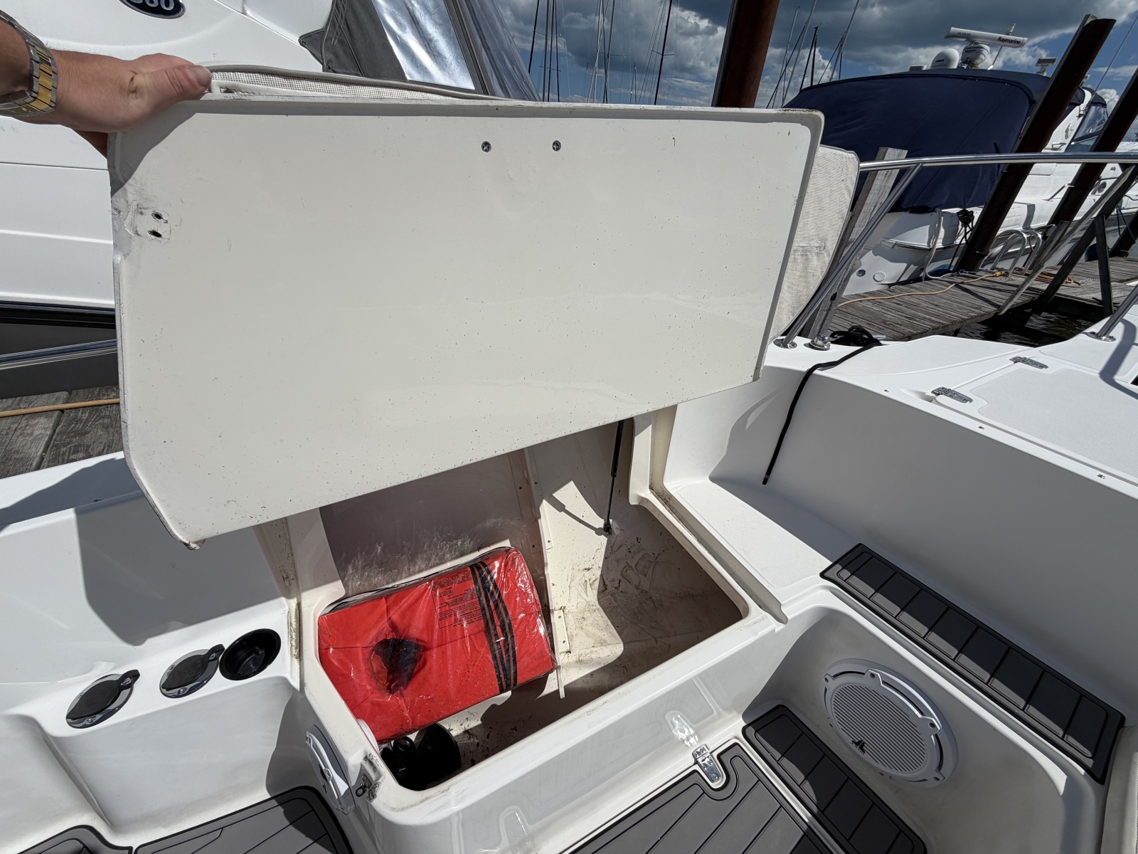 1999 Boston Whaler 26 Outrage
