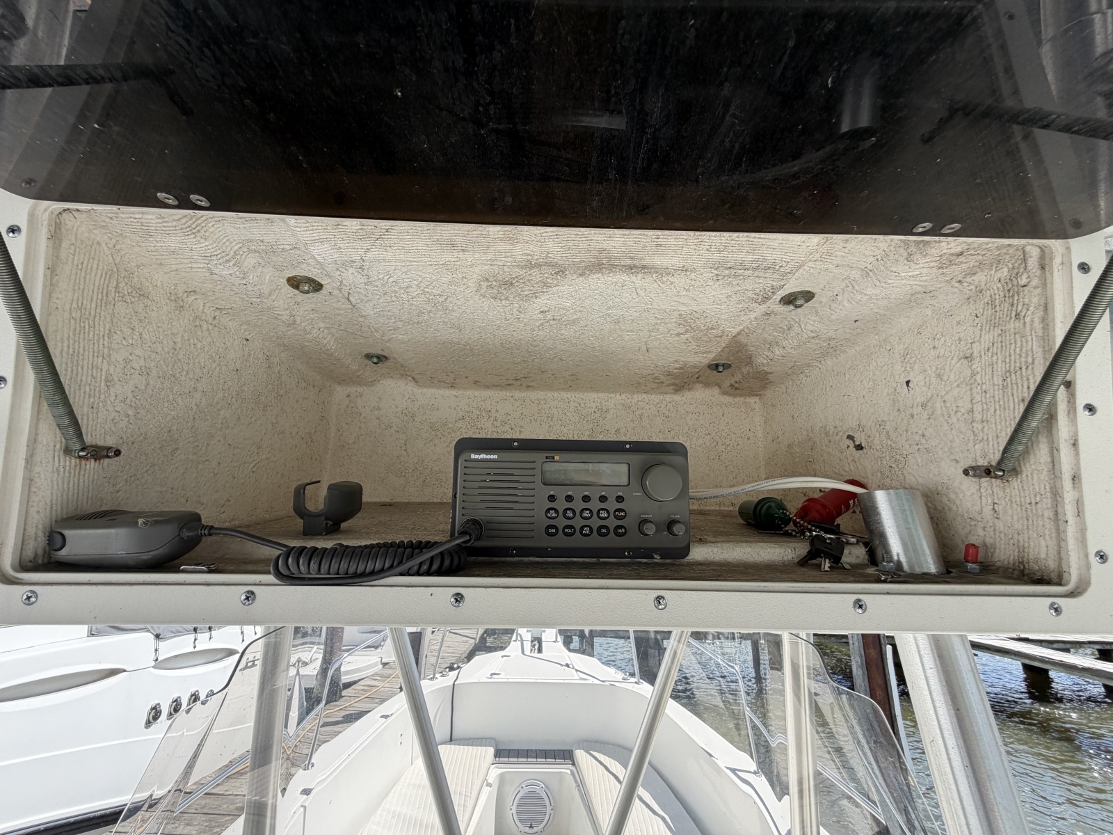 1999 Boston Whaler 26 Outrage