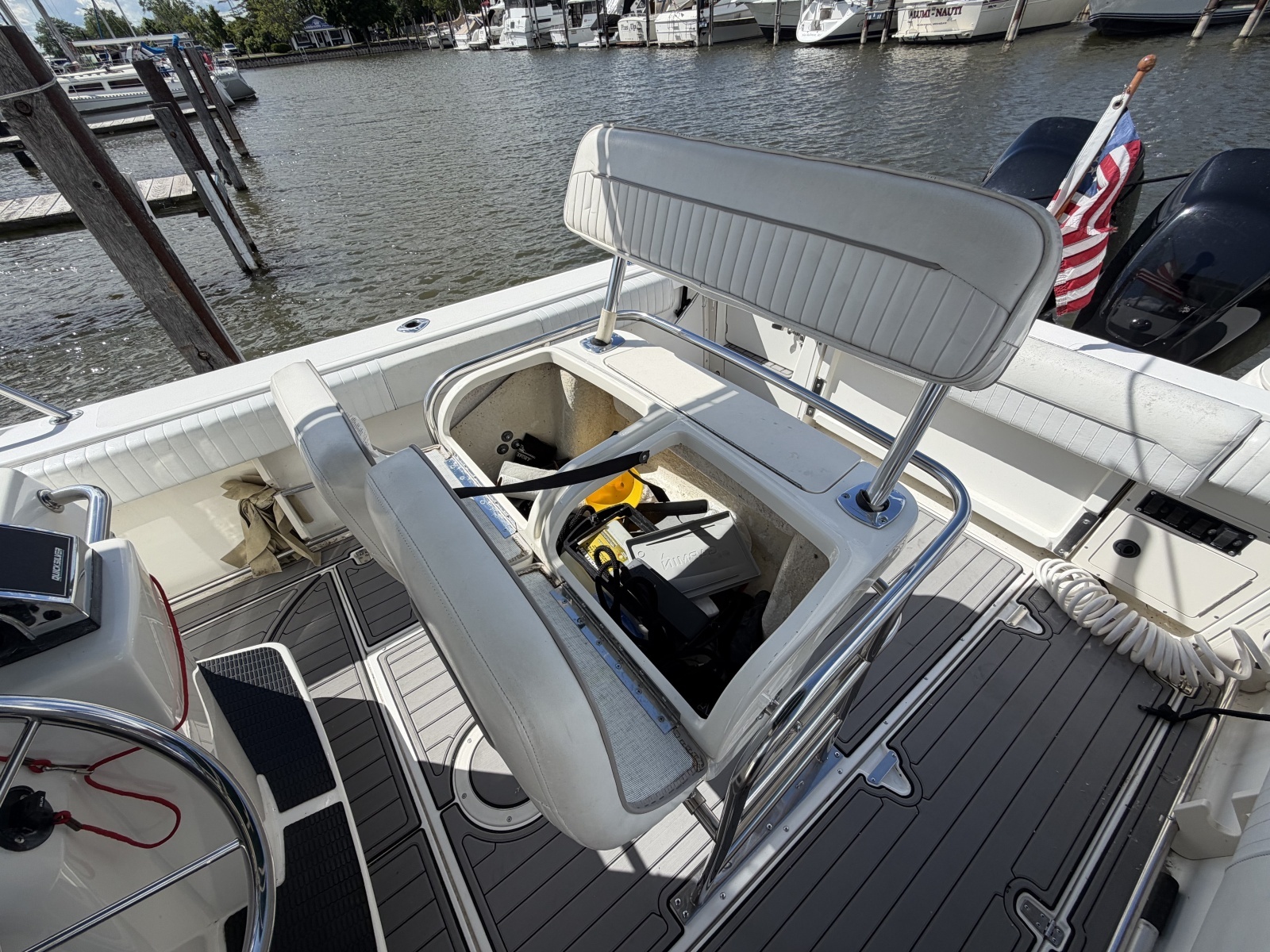 1999 Boston Whaler 26 Outrage