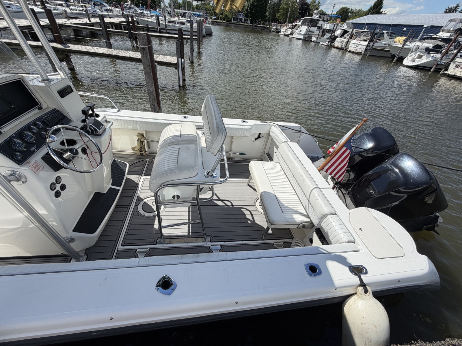 1999 Boston Whaler 26 Outrage