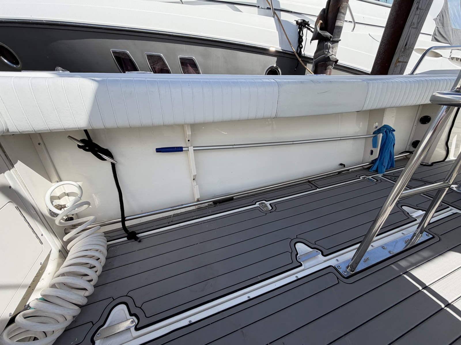 1999 Boston Whaler 26 Outrage