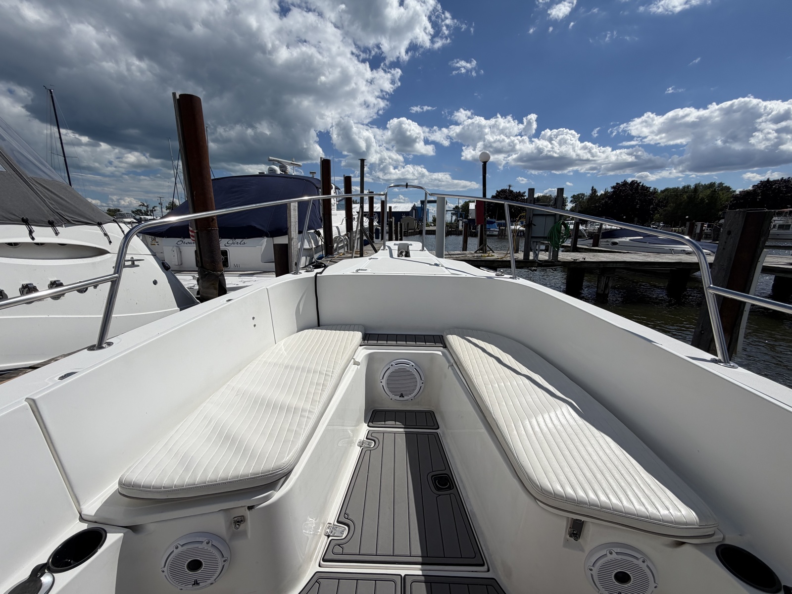 1999 Boston Whaler 26 Outrage