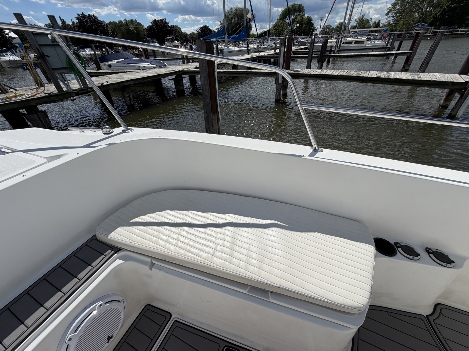 1999 Boston Whaler 26 Outrage