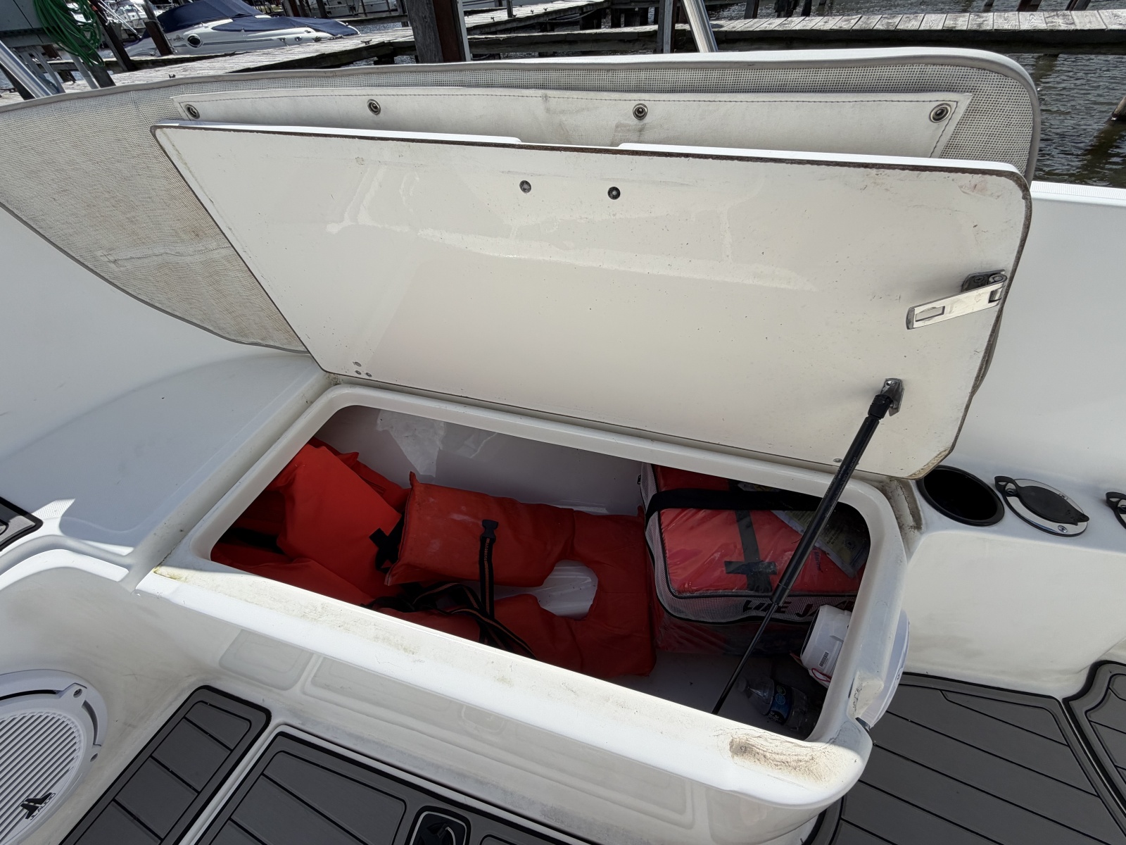 1999 Boston Whaler 26 Outrage