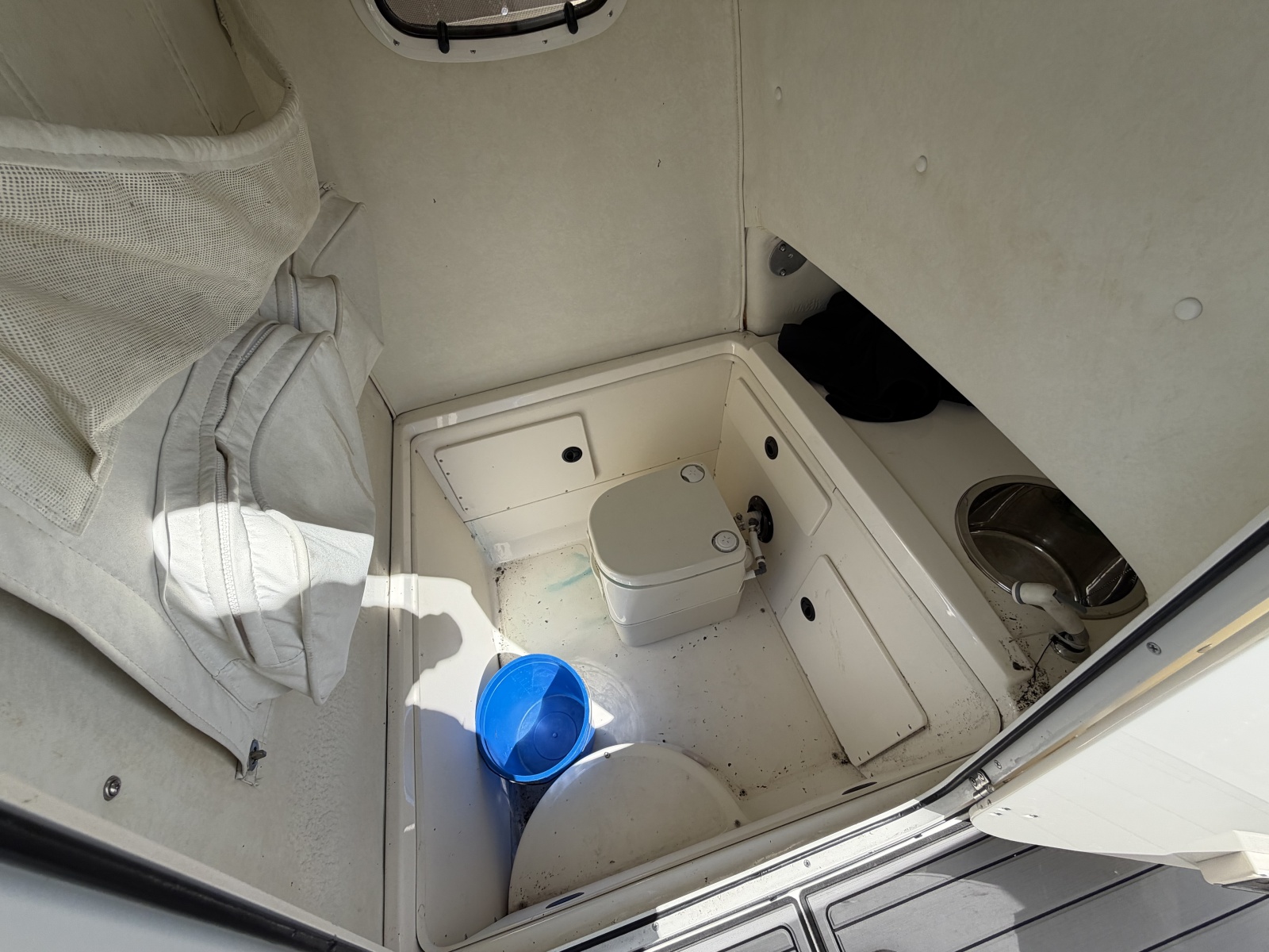1999 Boston Whaler 26 Outrage
