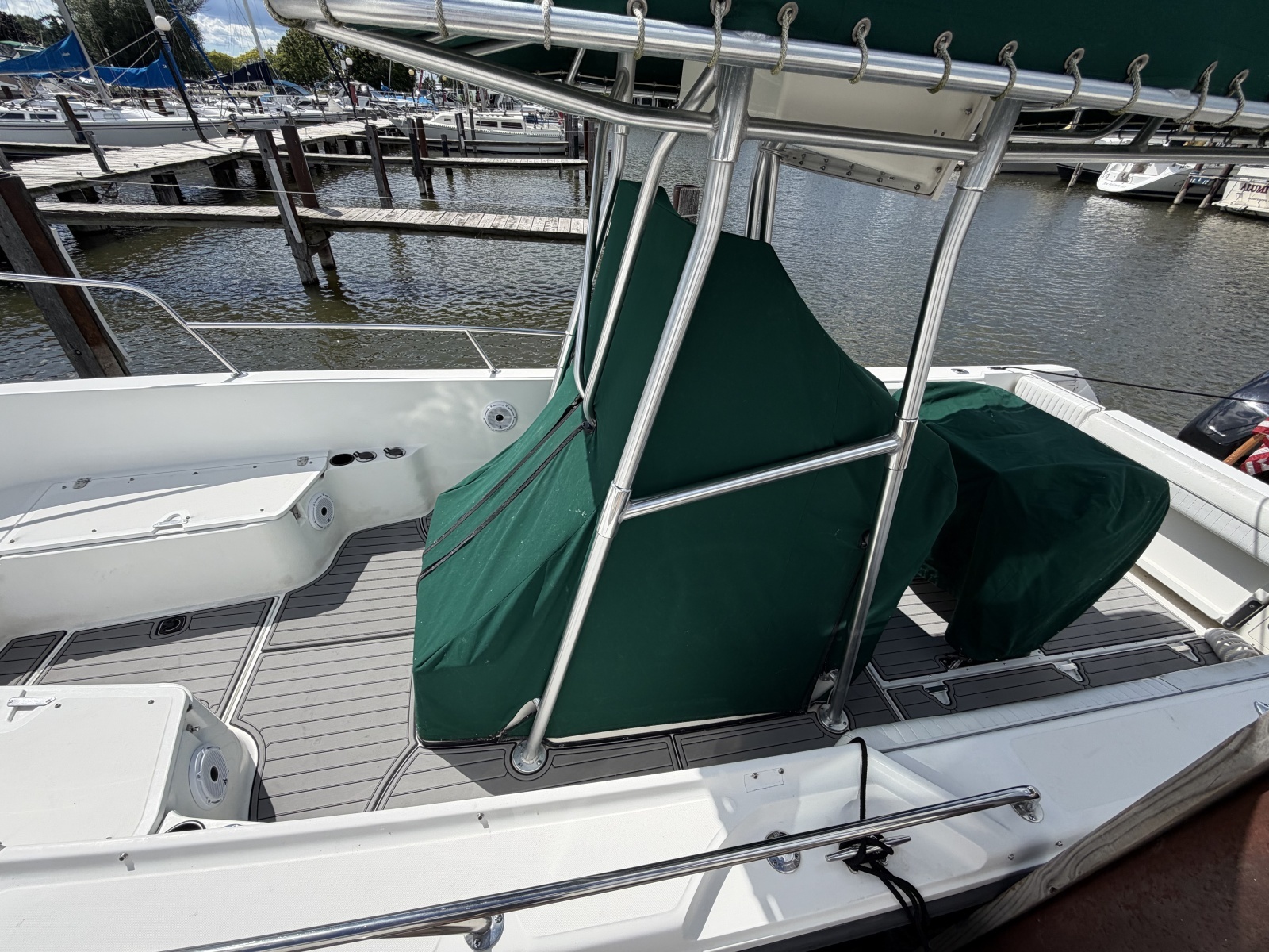 1999 Boston Whaler 26 Outrage
