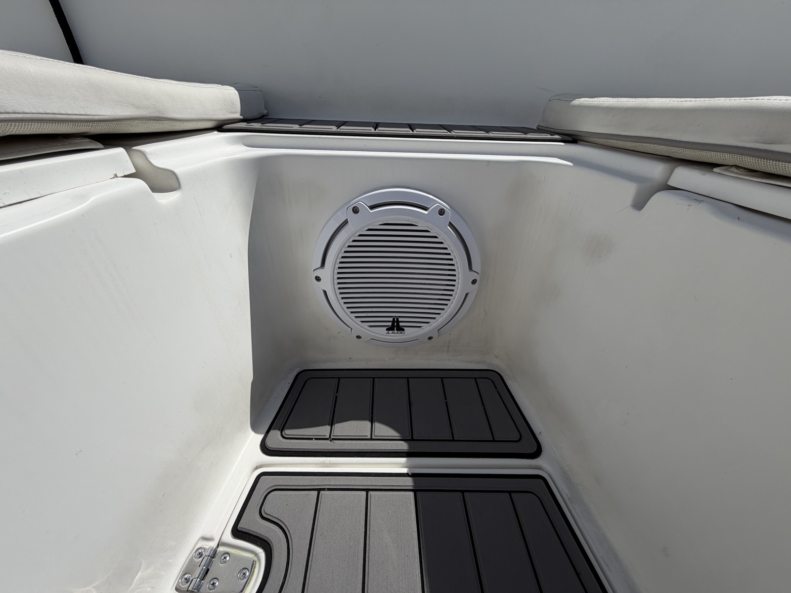 1999 Boston Whaler 26 Outrage