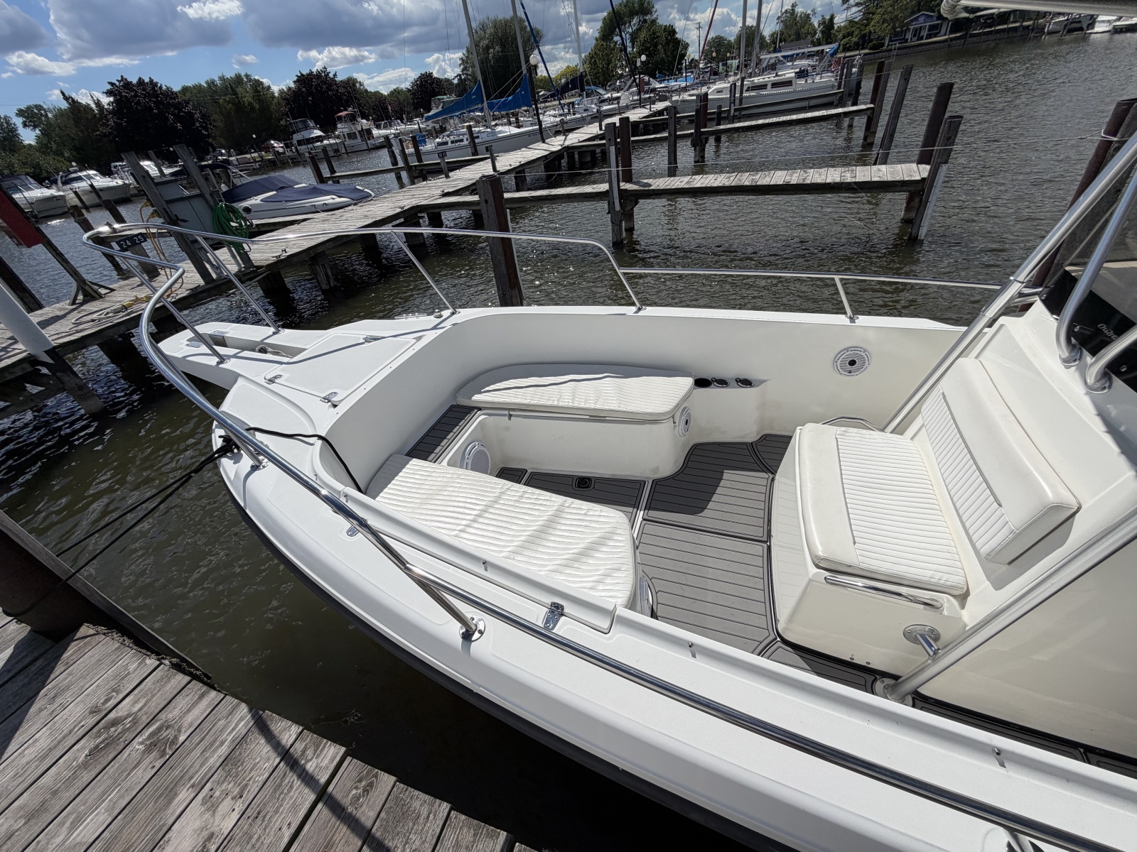 1999 Boston Whaler 26 Outrage
