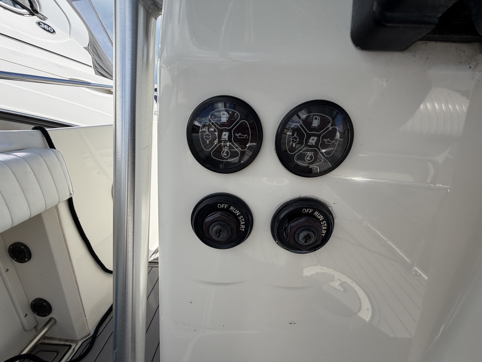 1999 Boston Whaler 26 Outrage