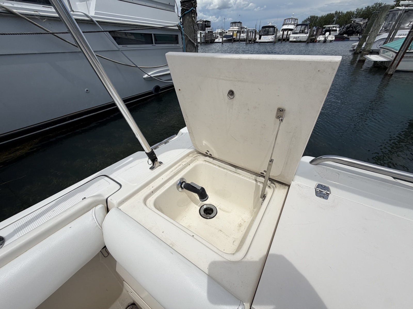1995 Pursuit 2460 Denali