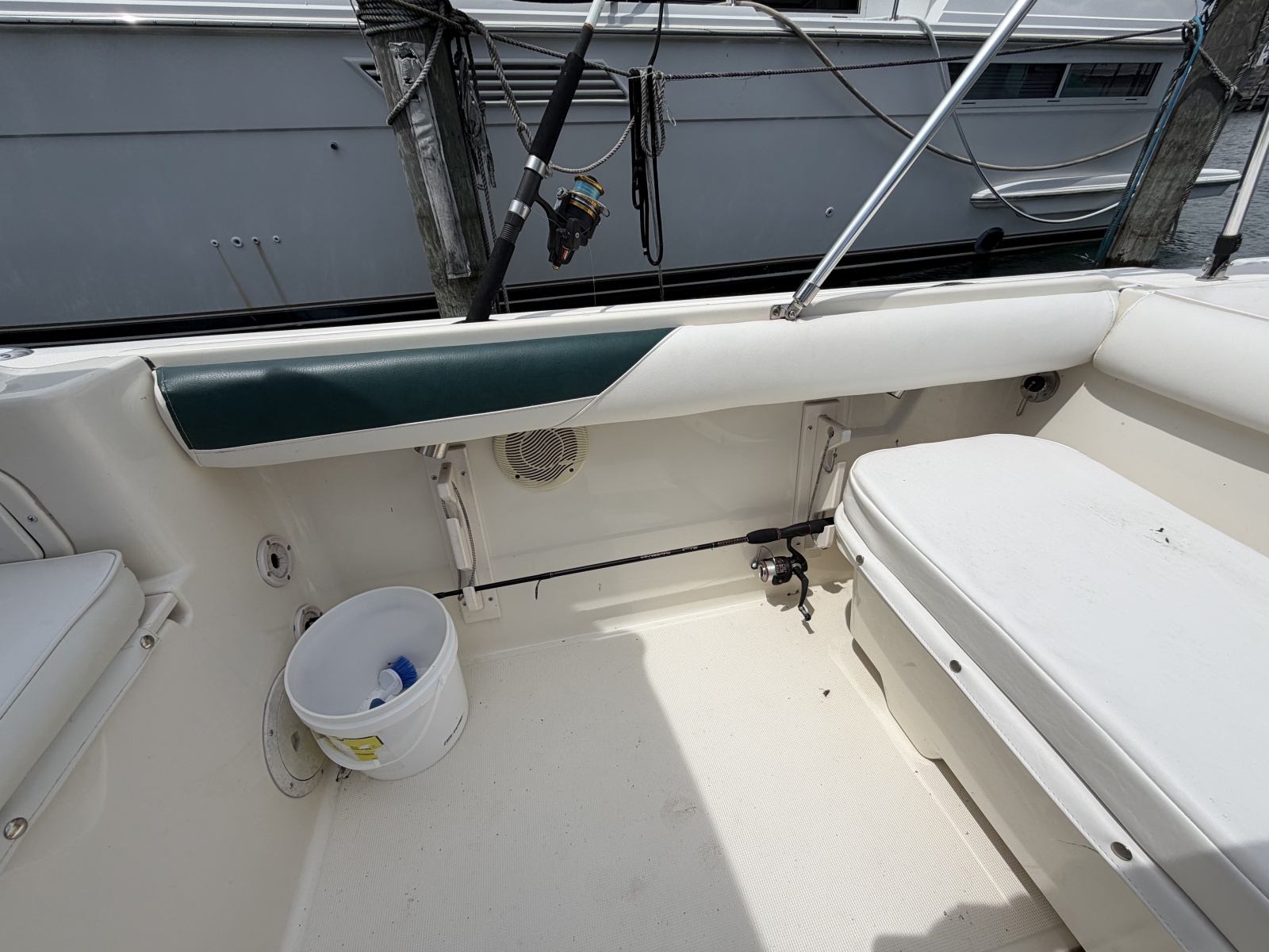 1995 Pursuit 2460 Denali