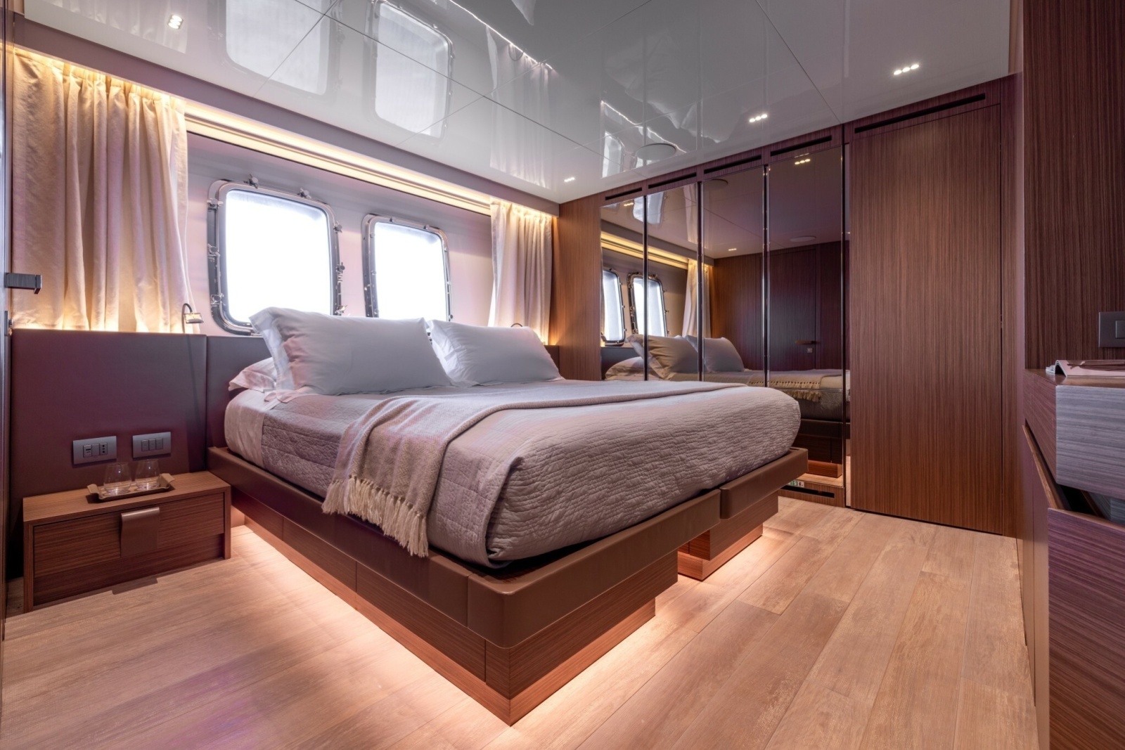 LADY LU  121ft Sanlorenzo Yacht For Sale