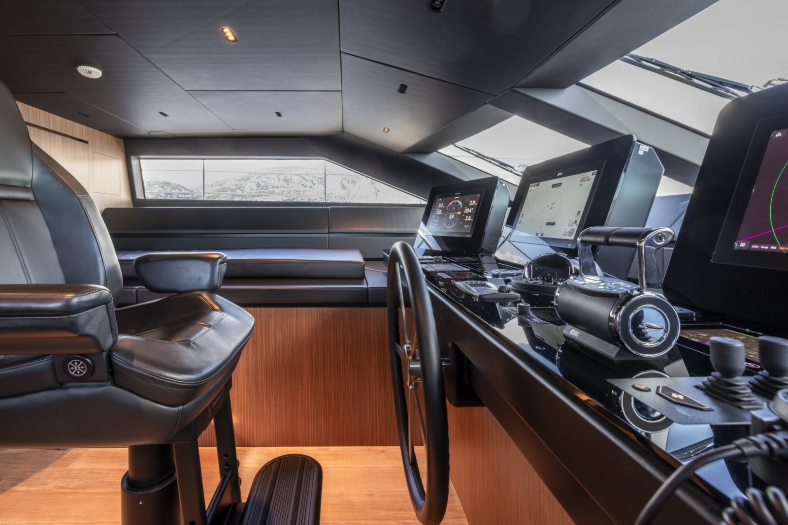 LADY LU  121ft Sanlorenzo Yacht For Sale