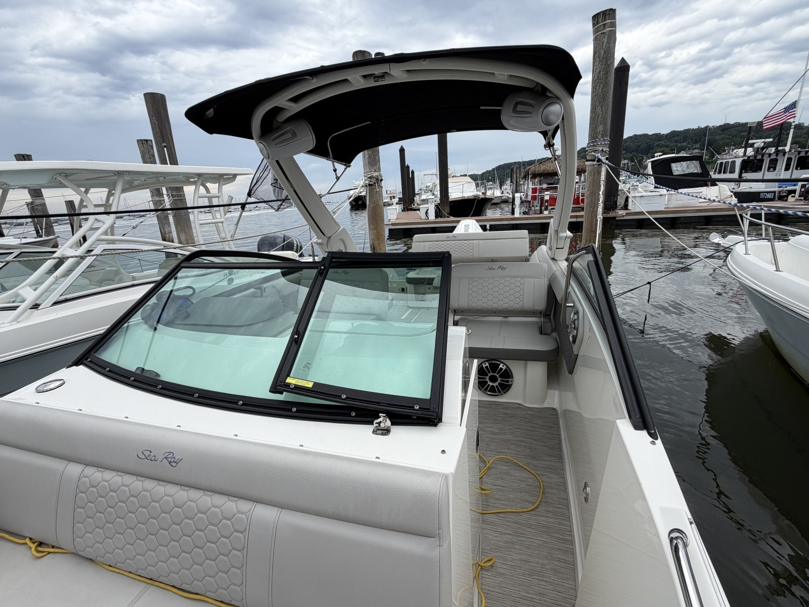 2023 Sea Ray 250 Outboard