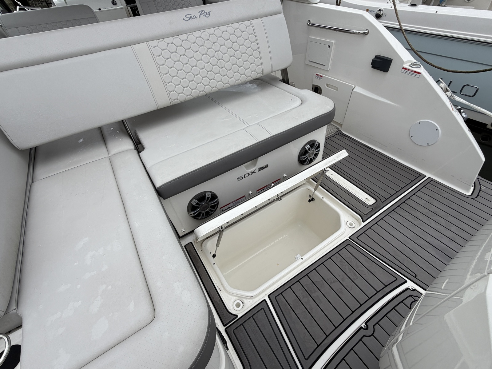 2023 Sea Ray 250 Outboard