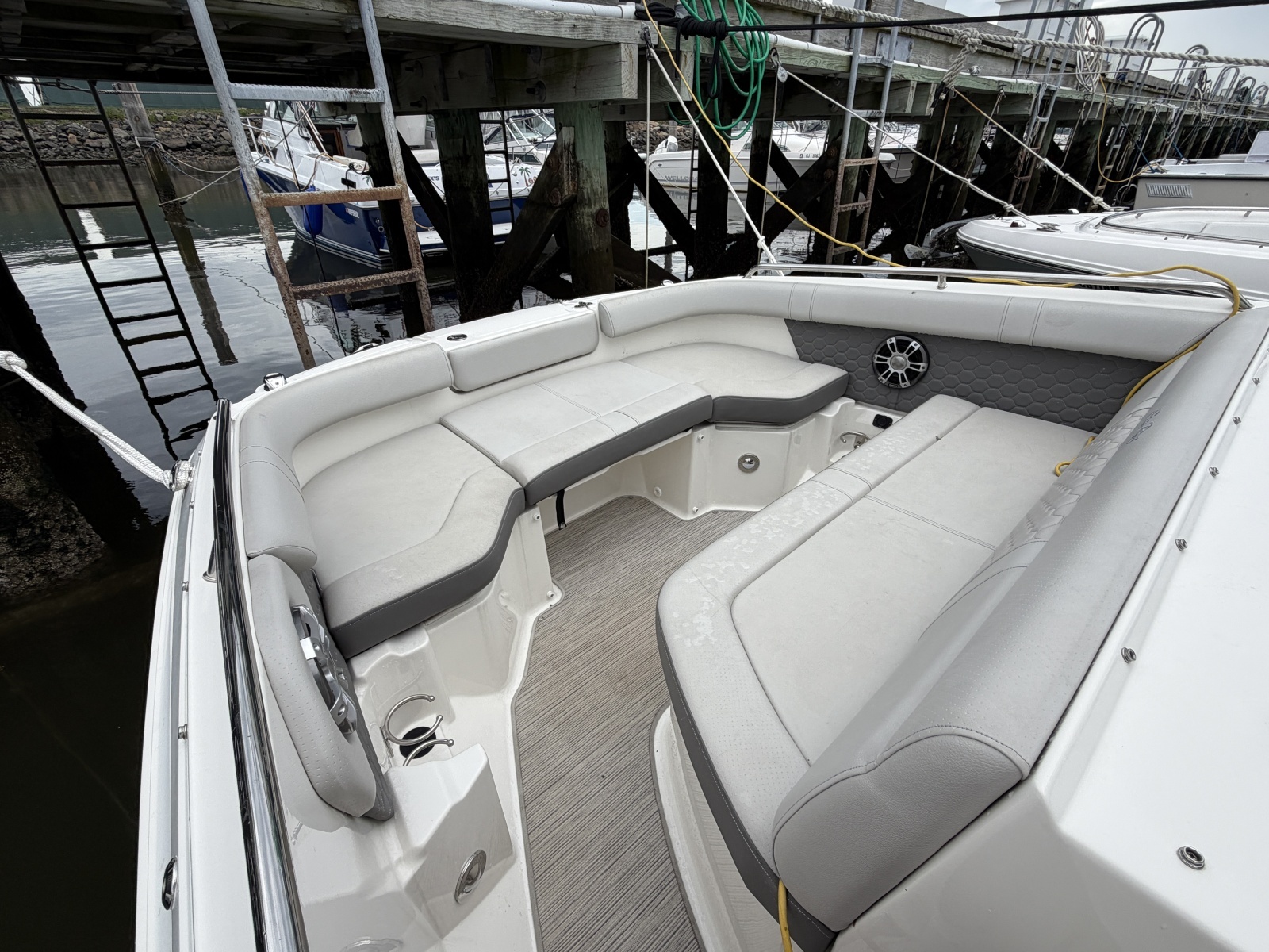 2023 Sea Ray 250 Outboard