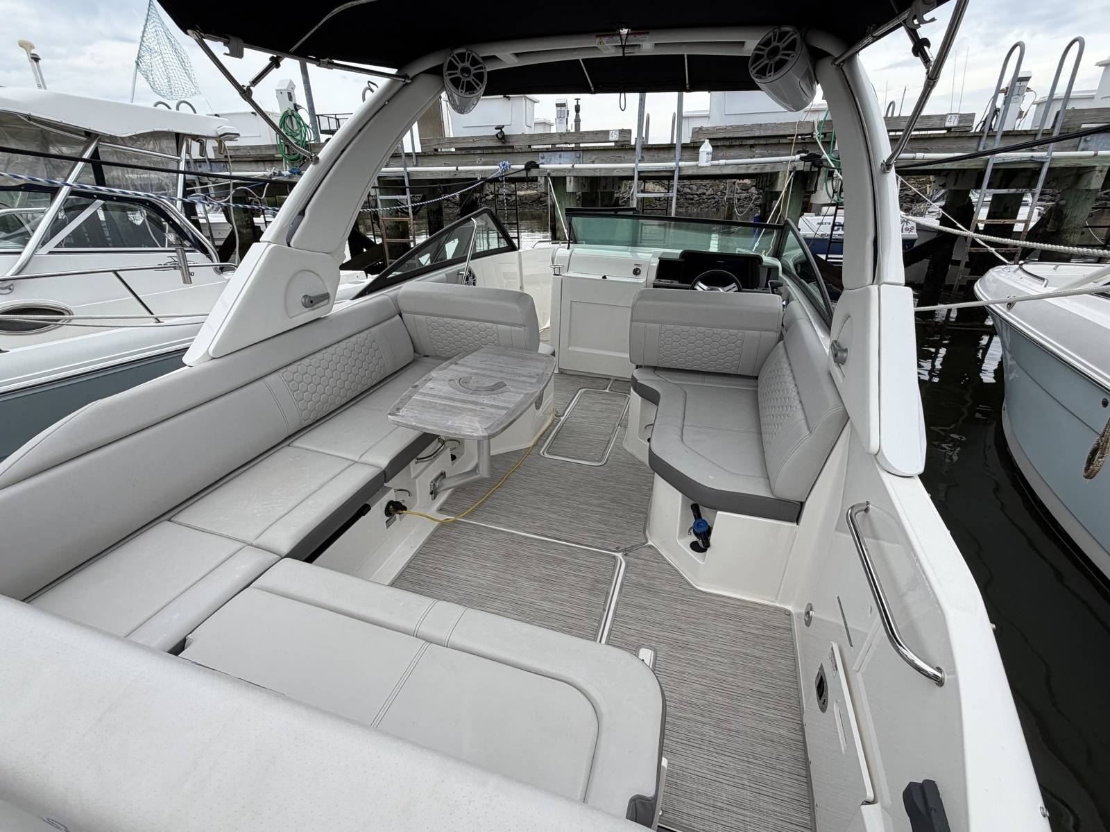 2023 Sea Ray 250 Outboard