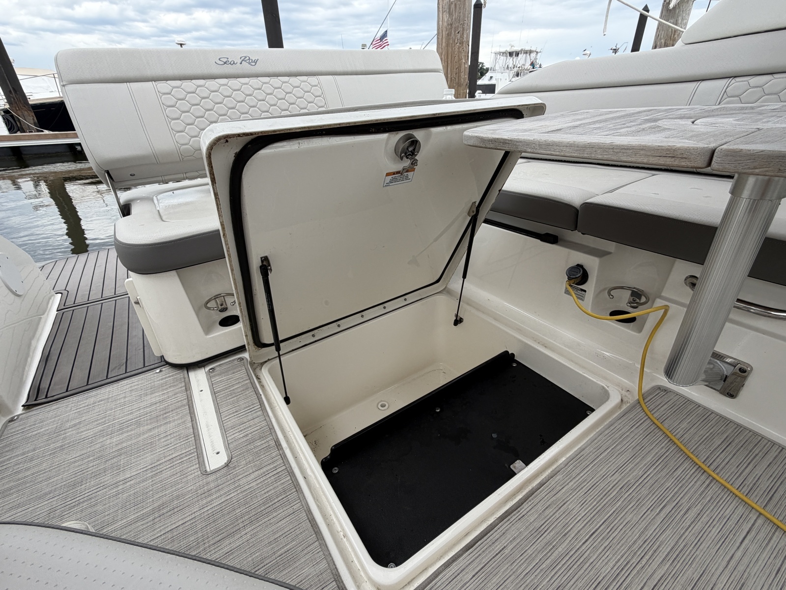 2023 Sea Ray 250 Outboard