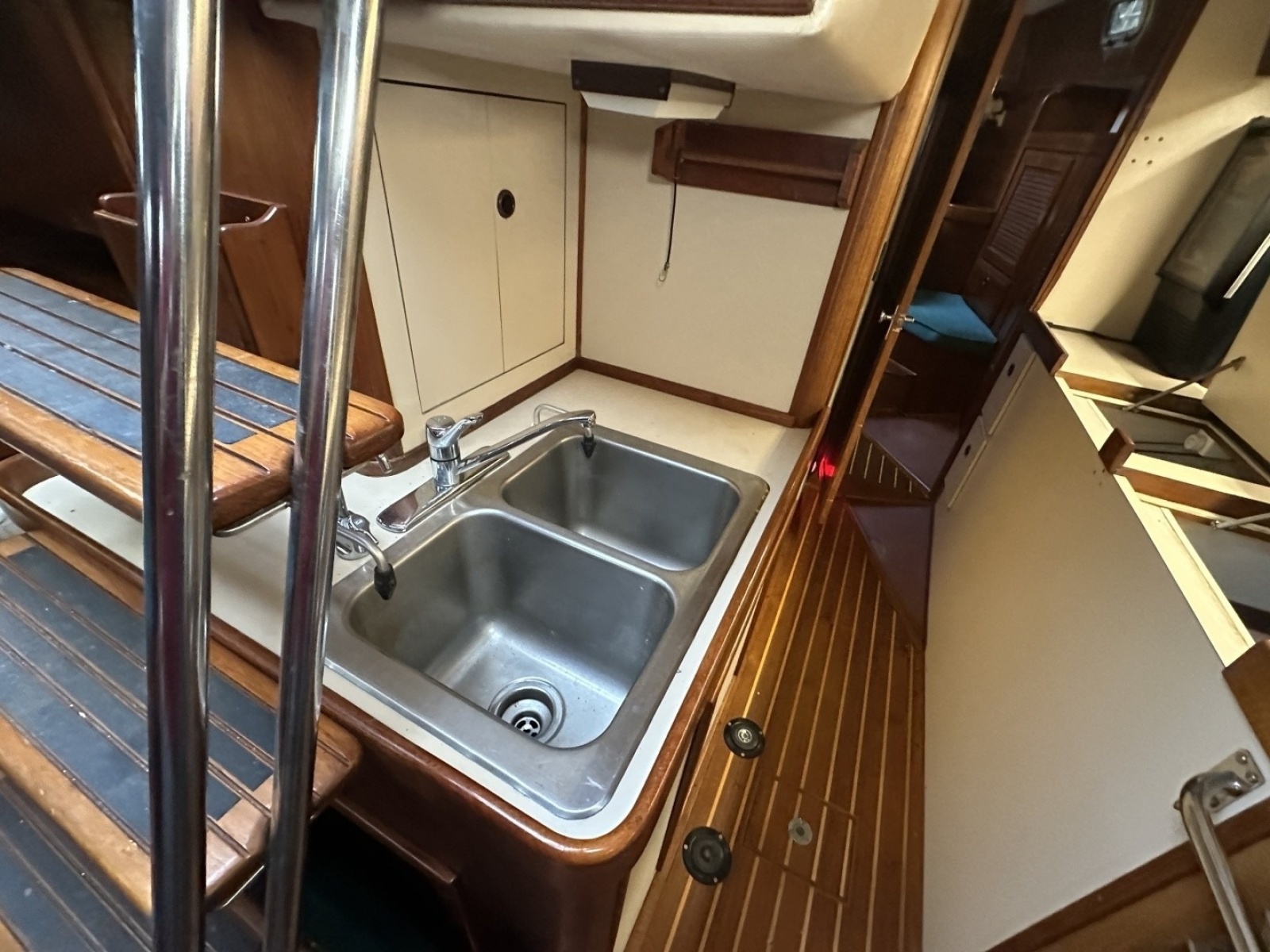 1985 Endeavour 42 CC
