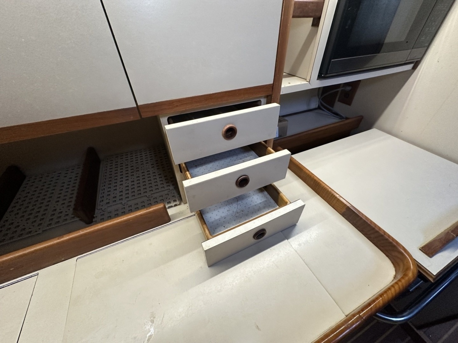 1985 Endeavour 42 CC