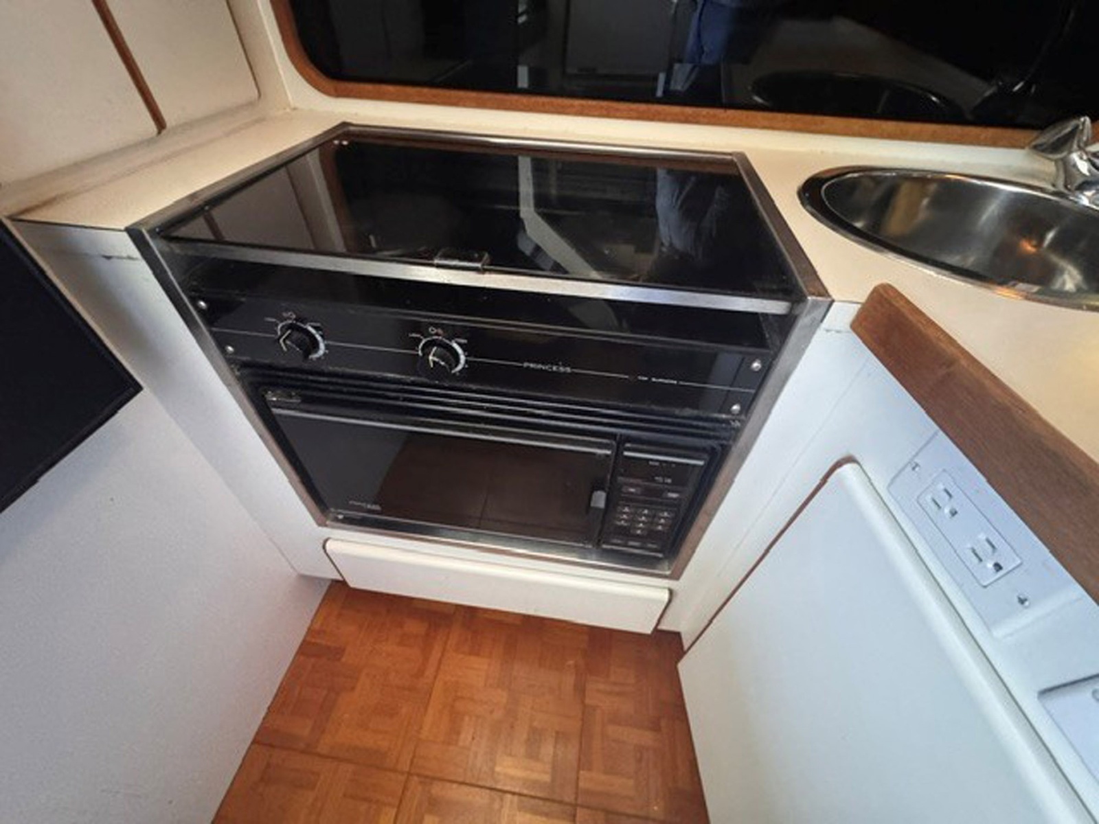 1988 Tiara Yachts 3300 Open