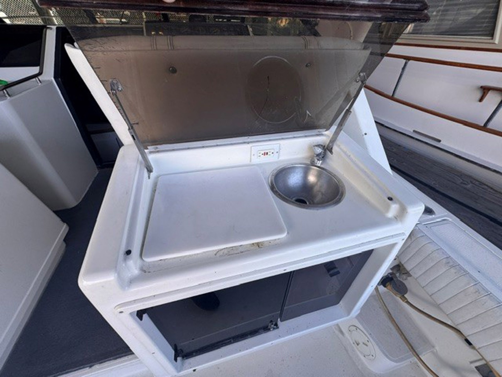 1988 Tiara Yachts 3300 Open